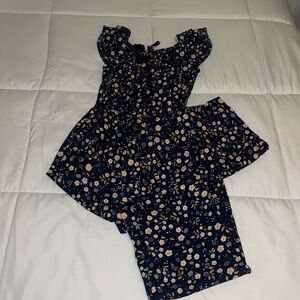 Girls size 8 Japna Girls one piece light weight jumper. Preowned.